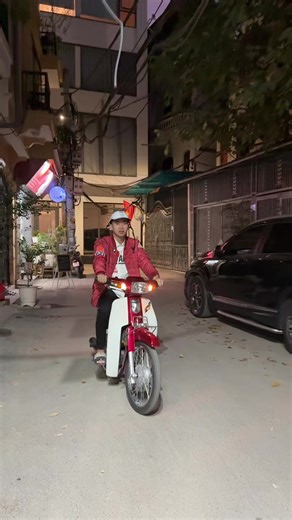 @Gem Sneaker lên Hồ Gươm xem Giao Thừa ...#huongda