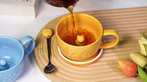 Koolkatkoo Cat Coffee Mug - Ceramic Tea Cup with Lid and Spoon, Cute Hidden 3D Animals Inside Mug, Cat Lovers Gifts, Holiday Christmas Birthday Gifts for Women and Men, 10oz, White