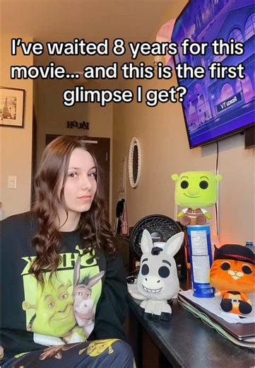 Why is shrek scrolling through his own memes on the magic mirror?! Why does Felicia look like she’s from the Croods?! Why aren’t her eyes blue?! WHY ARE THEY BUILT LIKE THAT?! I absolutely adore this franchise but when I woke up I was horrified. #theybutcheredmyboy #shrek #shrek5 #shrek5animation #upset #teasertrailer #shrekmeme #zendaya