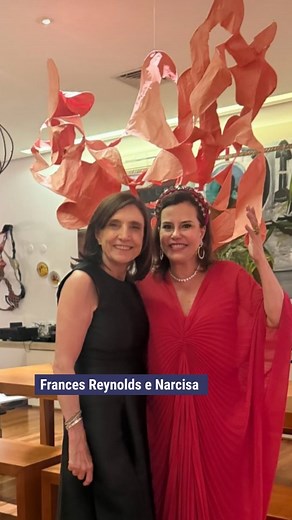 💙 Ai, que loucura! Ficamos felizes com o vídeo que a Narcisa Tamborindeguy veiculou esta semana nos Stories, sensibilizando sobre a importância de ajudar a reconstrução do Museu Nacional/UFRJ. Ela estava com a grande apoiadora do Museu Nacional, Frances Reynolds, fundadora do Instituto Inclusartiz. 📽 Neste reel, trecho do vídeo. #PraTodosVerem: Na capa deste reel, a Frances Reynolds e a Narcisa Tamborindeguy. | Museu Nacional/UFRJ