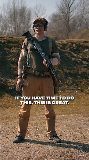 Should You Look at Your Weapon When Inserting a Magazine?