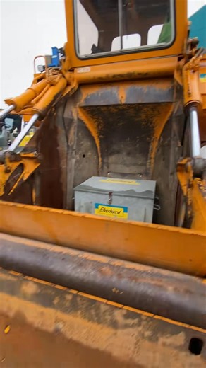 The scrape-dozer… one of the weirdest machines I’ve ever seen. #fblifestyle #fblifestylelife | Pain urlife