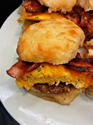 BACON SAUSAGE EGG & CHEESE BISCUITS😍❤️ #fyp #foodie #delicious #tasty #yummy #yum #wow #2025 #food