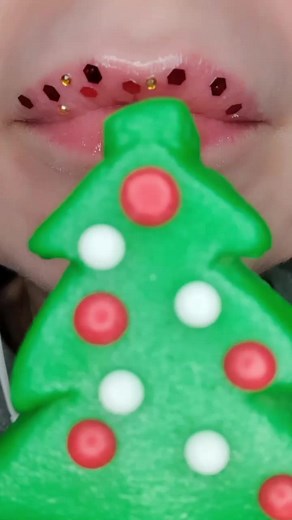 Satisfying Lips® 💋 (@satisfying..x..lips)’s videos with original sound - Satisfying Lips® 💋