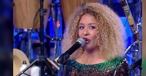 Jessie Fasano, la choriste de «N’oubliez pas les paroles», n’est pas n’importe qui… (photos)