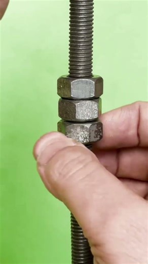 the process of connecting iron using bolts #shortvideo