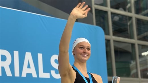 Summer McIntosh demolishes world record in 400m freestyle at Canadian swimming trials