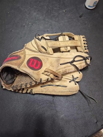 Wilson A2000 1799 cleaned, dyed and a full relace in bright pink! 🔥 #baseballlife #softballlife #Wilson #foryoupage