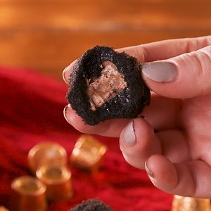 Rolo Truffles prove it's what's on the inside that counts. Full recipe: http://dlsh.it/nZL2uLW | Delish