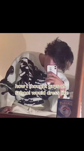 Booty cheeks out and EVERYTHING 😭#greenscreen #fyp #school #boys #saggingpants #fashion