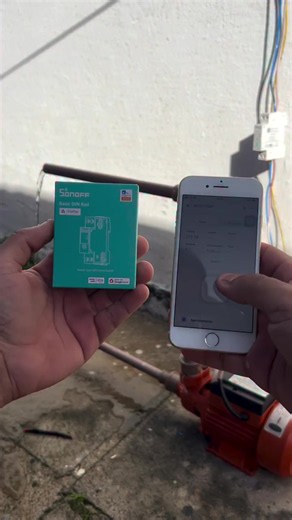 Wifi breaker وائی فائی سمارٹ بریکر سے واٹر پمپ کو آن/آف کرنے کا طریقہ! 🚰⚡ اسلام علیکم دوستو! اس ویڈیو میں ہم آپ کو دکھا رہے ہیں کہ کس طرح آپ ایک وائی فائی سمارٹ بریکر (WiFi Smart Breaker) کا استعمال کرتے ہوئے اپنے گھر کے واٹر پمپ (پانی کی موٹر) کو موبائل فون کے ذریعے کہیں سے بھی آن اور آف کر سکتے ہیں۔ اب آپ کو موٹر چلانے یا بند کرنے کے لیے بار بار سوئچ کے پاس جانے کی ضرورت نہیں! آپ اپنے اسمارٹ فون کی مدد سے دنیا کے کسی بھی کونے سے اس بریکر کو کنٹرول کر سکتے ہیں۔ 🌟 اس وائی فائی بریکر کے فائدے: 