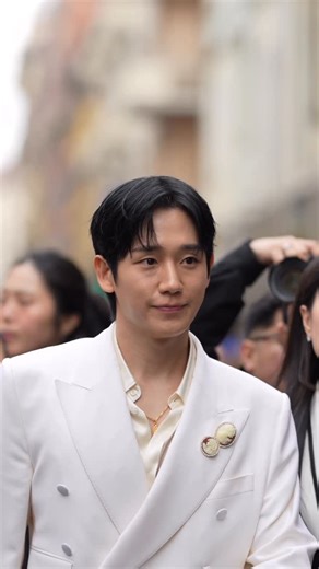 Edward Berthelot on Instagram: "@holyhaein outside @dolcegabbana during Milan Fashion Week Menswear FW26 #haein #mfw #milanfashionweek #dolcegabbana"