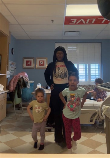 Teaching my girls “the walk” 😆♥️ #model #momdaughter #daughter #kids #mood