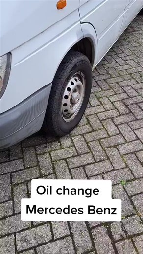 Mercedes-Benz Sprinter 313 CDI Oil Change Guide