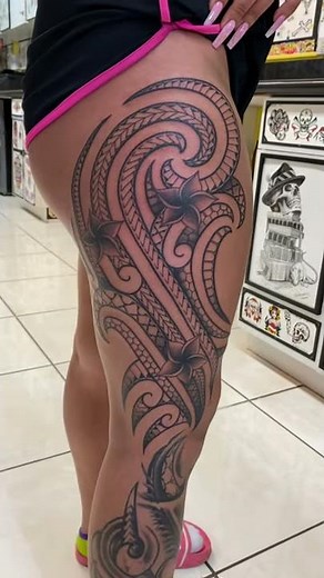 Women’s Polynesian thigh tattoo Hawaii