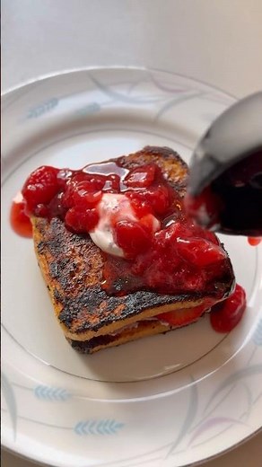 Very EASY homemade strawberry syrup 🍓