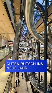 Wir wünschen dir einen guten Rutsch ins neue Jahr! 🎆🥂 #europapassage #hamburg #jungfernstieg #silvester #rutsche #gutenrutschinsneuejahr | Europa Passage