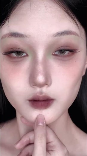 Matte Smoky Dirty Orange Eyes: Master the Look with Beauty Tips