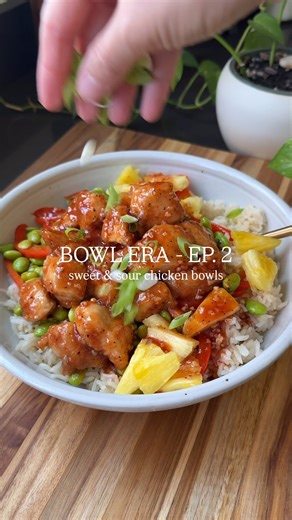 *NEW RECIPE* Sweet & Sour Chicken Bowls with 47 grams of protein, made in one pan, in 35 minutes. Healthy weeknight dinners don’t get better than this! The flavor is next-level, I could seriously eat these every single day 🙌🏻 >> Comment “RECIPE” and I’ll send it straight to your inbox! ✨ Honestly, it’s quicker to make this meal from start to finish than it is to get in the car and go get takeout 🤷🏻‍♀️ And personally, I think the flavor is 1000x better! Here’s what’s in this recipe: Chicken 1
