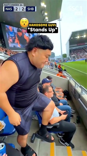 He invaded the pitch and did THIS... 😱⚽