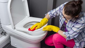 TikTok’s ‘Overloading’ Trend Is a Crappy Way to Clean Your Toilet