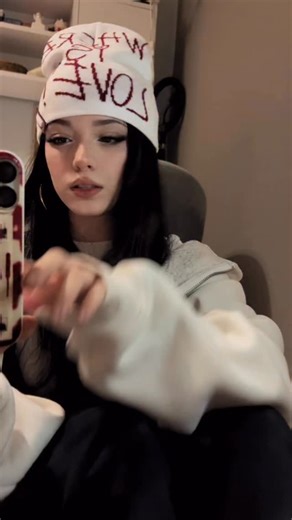 Nisa on Instagram: "@n1saaky"