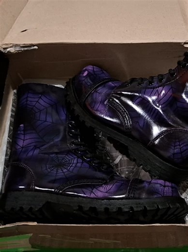 UNDERGROUND Vintage Commando Spider Web Boot 10-Eye Steel Cap Black & Purple Rub-Off Leather Made in England Size. 6UK / 40 / 25.5cm #ร้านรองเท้ามือ2vintageshop #underground #อันเดอร์กราว #อันเดอร์กราวน์ #รองเท้าหัวเหล็ก