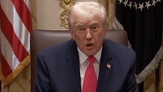 'He probably doesn't like your favorite president': Trump puts his ego on display, labels himself 'your favorite president' during bizarre outburst