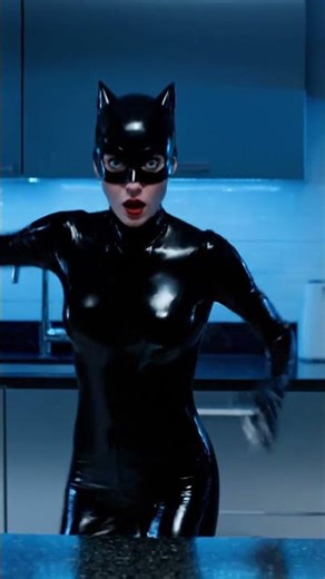 Cat Woman vs Toaster | Funny Kitchen Loop | Easy Loop