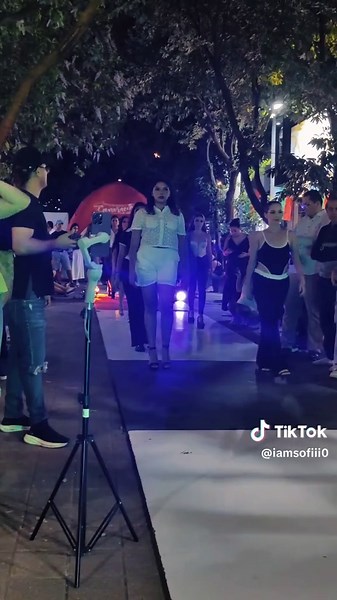 Devuelta a los desfiles❤️#CapCut #modelo #moda #desfile