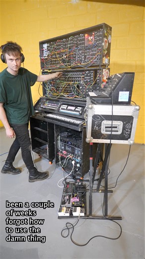 15K views · 484 reactions | Name the song I attempted.... #synthesizer #vintagevibes #music #science #diy #analogsynth #retro #sound | LOOK MUM NO COMPUTER | Facebook