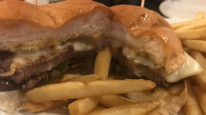 Manitowoc restaurant Green Street Food & Spirits has cozy atmosphere, familiar menu