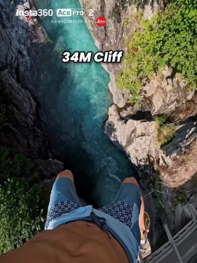 Which dive was the craziest?! 🤯 📸 @Jeremynicollin with Insta360 Ace Pro 2 #Insta360 #Insta360AcePro2 #Actioncamera #diving #POV