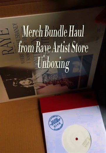 📦 Come & unbox with me for single vinyls from @Raye upcoming album including nightingalelane test pressing vinyl, where is my husband red vinyl i know it’s hurting live vinyl ( live album cd) 🤍 {sc: @Ranvision 軟趴皮 ) #Raye #music #thismusicmaycontainhope #vinylunboxing #vinylcollection
