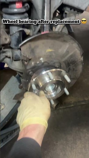 Bad vs Good Wheel Bearing (Toyota Sequoia Wheel bearing replacement) #toyota #m5x #mechanic #tip