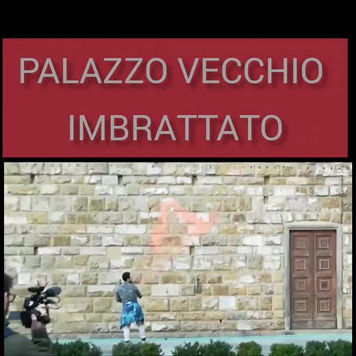 PALAZZO VECCHIO IMBRATTATO dagli attivisti di Ultima Generazione #firenze #Florence #toscana #Italia #palazzovecchio #perte