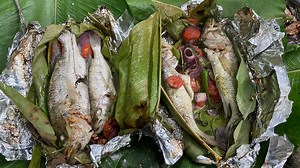 72K views · 5.8K reactions | Un buen día de cocina de pescado en hojas que luego se nos vino una fuerte lluvia pero hicimos una cocina deliciosa para disfrutar. #pesca #cocina #tamal | Pesca y Aventura | Facebook