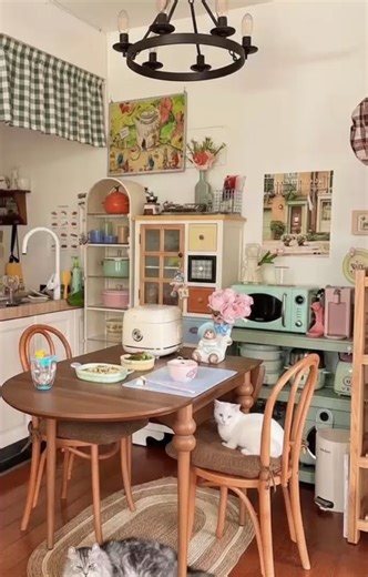 Discover beautiful kitchen and dining table combos that bring warmth and elegance to your space. Whether it's a casual vibe or a more sophisticated look, find inspiration for every style. 🍴💫 #homeinspo #homedecor #kitchenideas #dininginspiration #interiorstyle #modernkitchen #diningroomideas #decortrends | Kitchen & Laundries