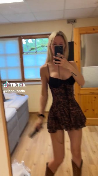 Hottes Outfit Show: Trendige Looks für jeden Anlass