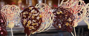 Lovely Chocolate-Lace Lollipops Are Shockingly Easy to Make