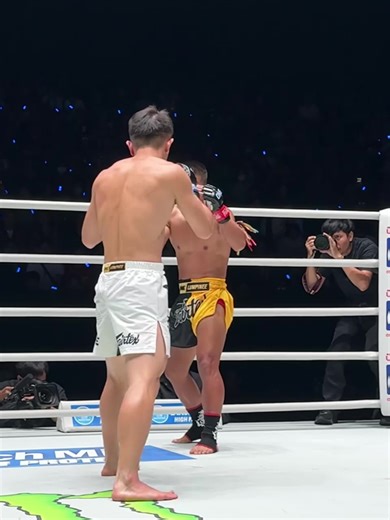 Is This the Greatest Muay Thai Battle Ever?