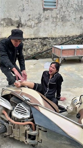 Painful Bike Fall 🥲 | A Funny Accident That’ll Make You Laugh 😂 #bikefail #funnyfall