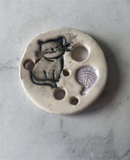 Cat and Yarn Ceramic Diz - Etsy