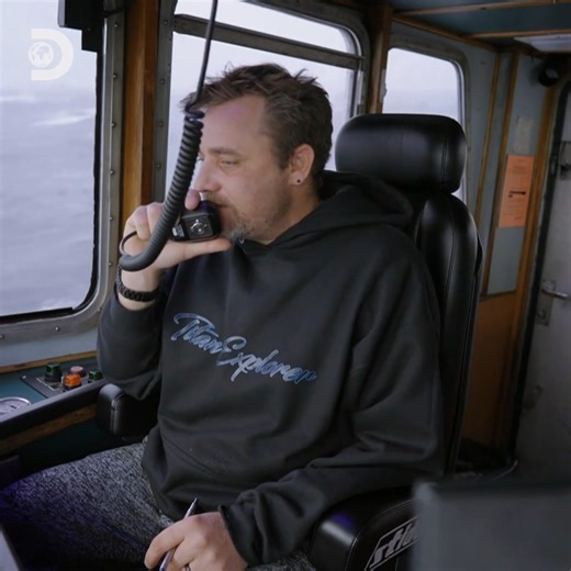 Monster waves tower 25-FEET high as Jake's crew is trapped in a typhoon 🌀🌊 #DeadliestCatch | Discovery Channel UK