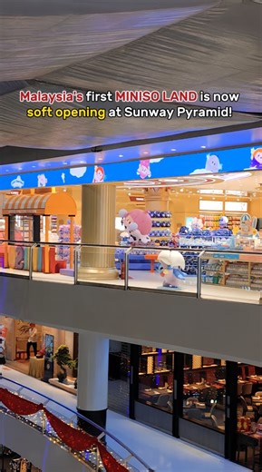 No more flying overseas, MINISO LAND officially landed right here 🇲🇾 MINISO LAND isn’t just a shopping destination, it’s a whole experience! Enjoy fun photo spots, interactive zones, and exclusive merch! From the YOYO Tilted Head blind boxes to The Legend of Hei and Pac-Man collection 👀🎁 𝐌𝐈𝐍𝐈𝐒𝐎 𝐋𝐀𝐍𝐃 𝐒𝐨𝐟𝐭 𝐎𝐩𝐞𝐧𝐢𝐧𝐠 📅 14 February 2026 📍 Sunway Pyramid Shopping Mall | First Floor (F1.39B) See you there! 🫶 𝐑𝐞𝐦𝐢𝐧𝐝𝐞𝐫: The 𝐆𝐫𝐚𝐧𝐝 𝐎𝐩𝐞𝐧𝐢𝐧𝐠 𝐂𝐞𝐫𝐞𝐦𝐨𝐧𝐲 is 