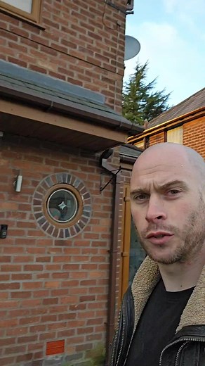 DIY Snow Graffiti Christmas Window Decoration Tutorial