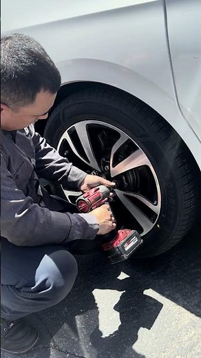 Correct way to install wheel on a Honda Odyssey #diyautorepair #tireguy #dayinmylife