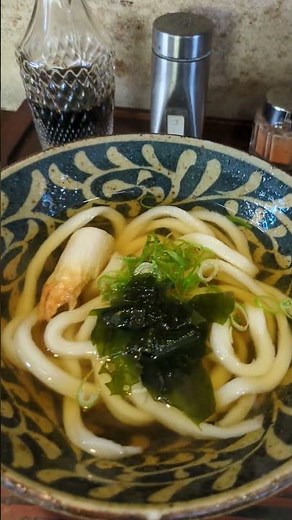 初、讃岐うどん！思ったより薄味に感じる、丸亀製麺のせいであろう。刺身はもう当たり前に美味い。丸亀駅前、西竹食堂さん。