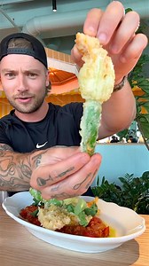 RESTO REVIEW #57 🍽️ Patio Patio à Sainte-Thérèse 📍Nouveau resto méditerranéen sur la rive nord de Montréal. Très belle découverte, dîner avec mon ami Iamnotachef 🙏🏼 Voici ce qu'on a commandé:✅ Cocktails Signature✅ Trempette aux poivrons rôtis (Tirokafteri) et chips de pita au Zaatar ✅ Croquettes de poisson✅ Boulettes d'agneau aux pistaches✅ Fleurs de courgette Tempura✅ Vin blanc Grec✅ Kebab de boeuf grilléUne place super tendance avec une cuisine recherchée et au goût du jour!TAG @ un resto 