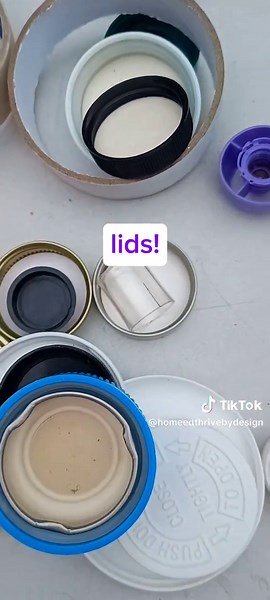 Collecting round lids or cello tape middles, cardboard rings can lead to so many artplay invitations. Start a collection jar or tub in your kitchen to throw them in when you have finished a jar or other food containers etc. Look out for a perfect exploration of these soon in a reel. Otherwise these can be used as:- ✅ Loose parts play ✅ Creating your own games paired with a dice ✅ Make a mobile ✅ Making suncatcher ✅ Stamping ✅ Printing And so much more! #markmakingtools #markmaking #stampingart #